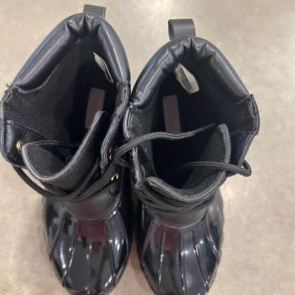 Girls duck boots/rain boots. Super cute! Black. Size 4. Warm/waterproof. - Picture 8 of 10